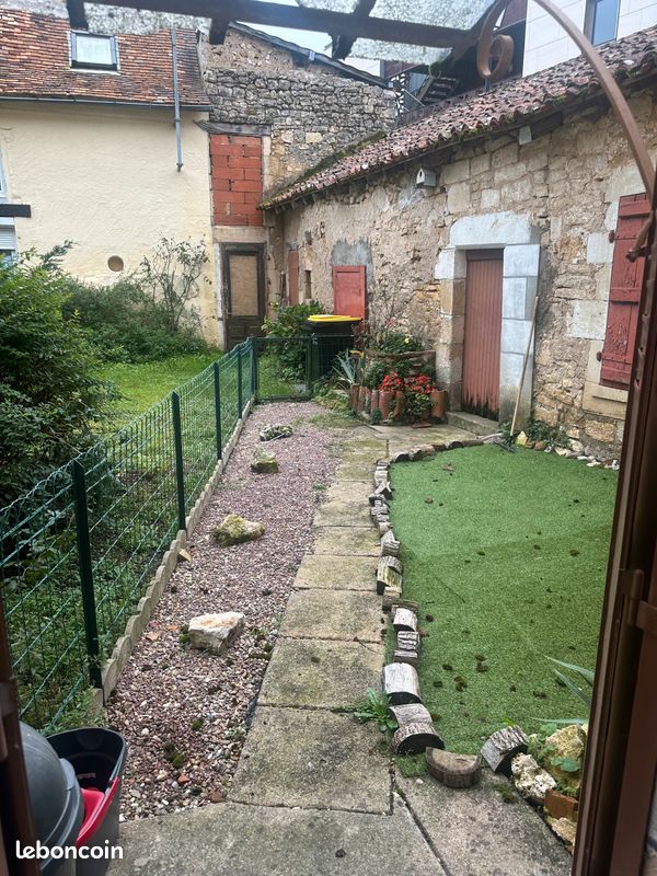 Maison 3 pièces 70 m² · à Saint-Savin · 70 m² · 500 €