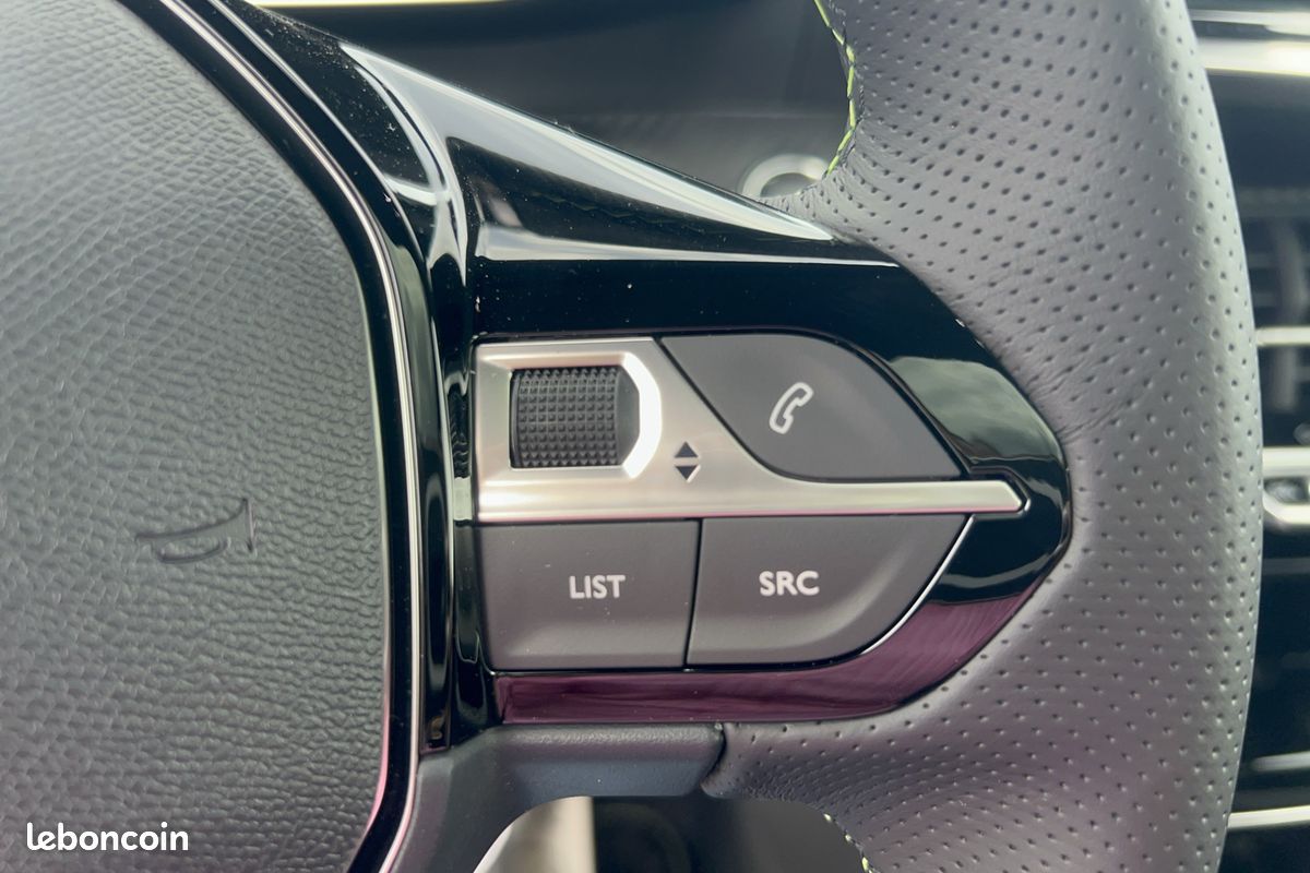 PEUGEOT 2008 Hybrid 145 e-DCS6 GT (image 19)