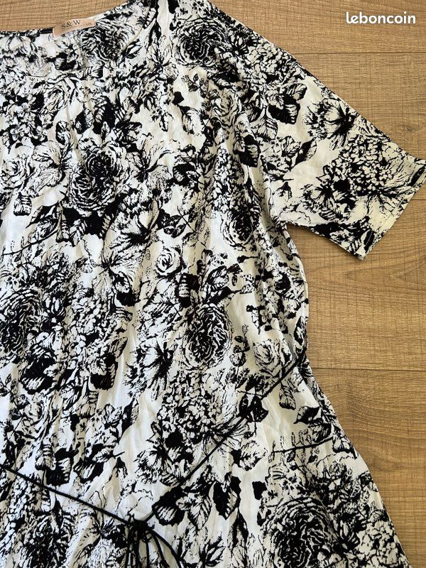 Tunique noire et blanche à manches courtes taille L/XL TBE (taille petit) (image 13)