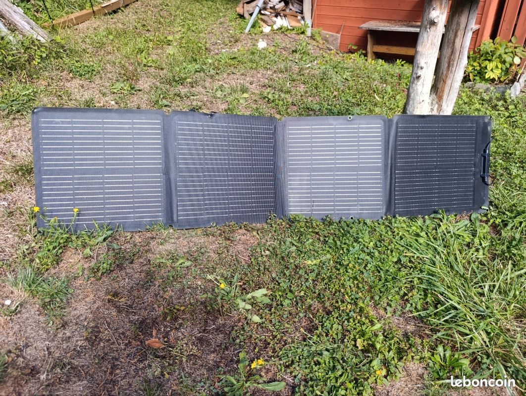 Panneau solaire ecoflow 110W avec sa housse et son câble (image 1)
