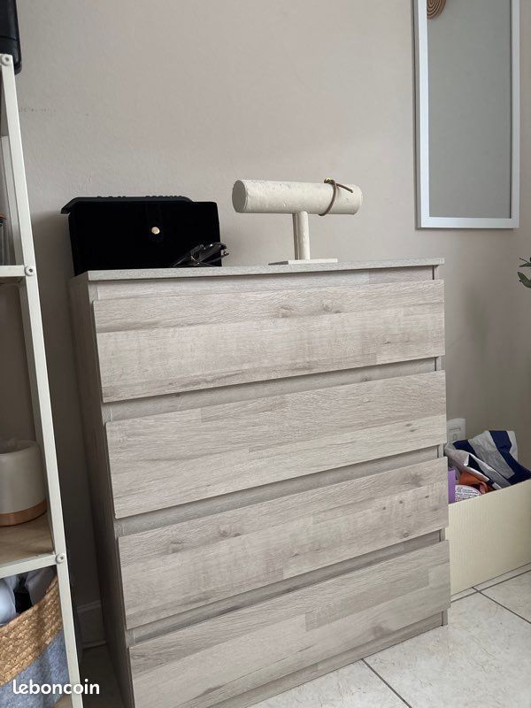 Commode (image 1)