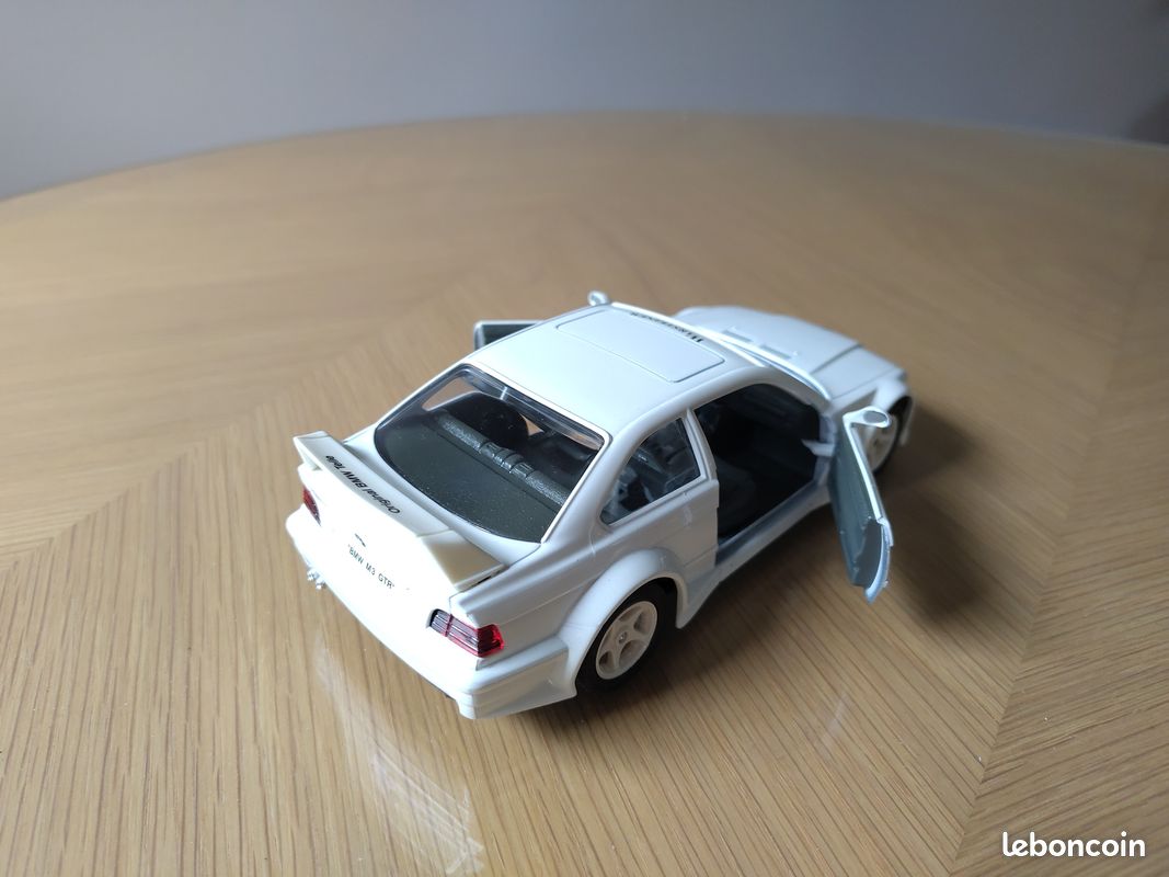 Voiture miniature BMW M3 GTR (E36) — Blanche (Clignotant cassé) (image 2)