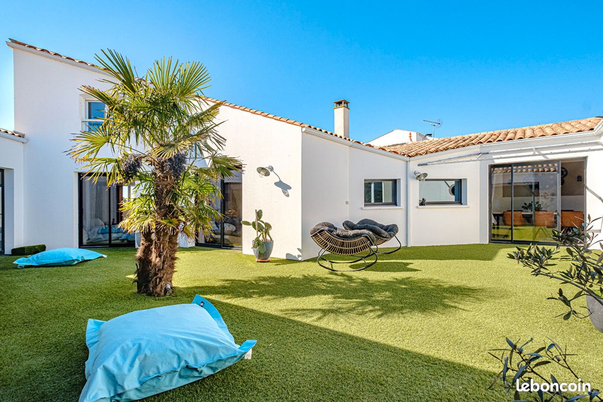 Maison 6 pièces 196 m² · à Nieul-sur-Mer · 196 m² · 991 000 €