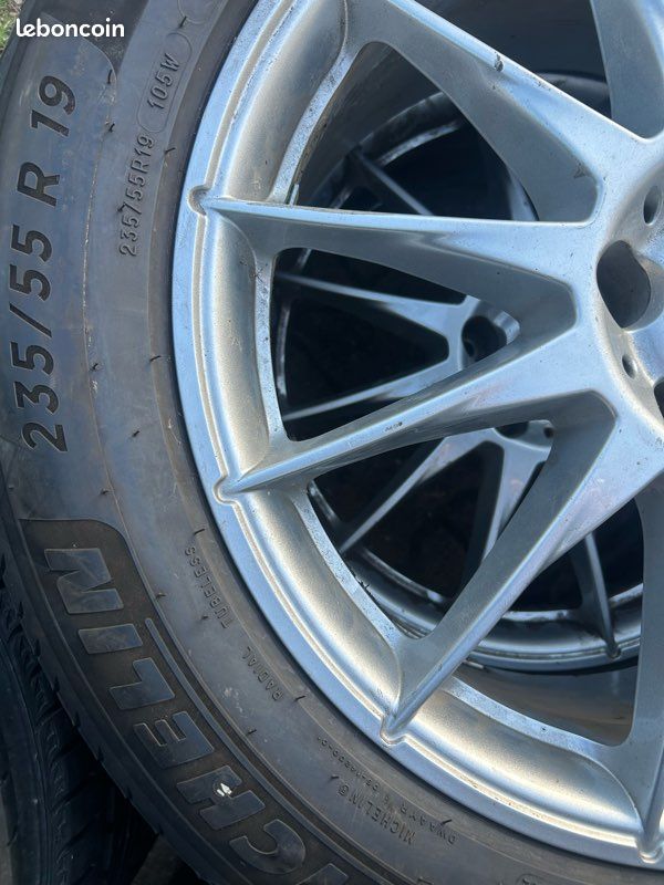 235/55r19 (image 1)