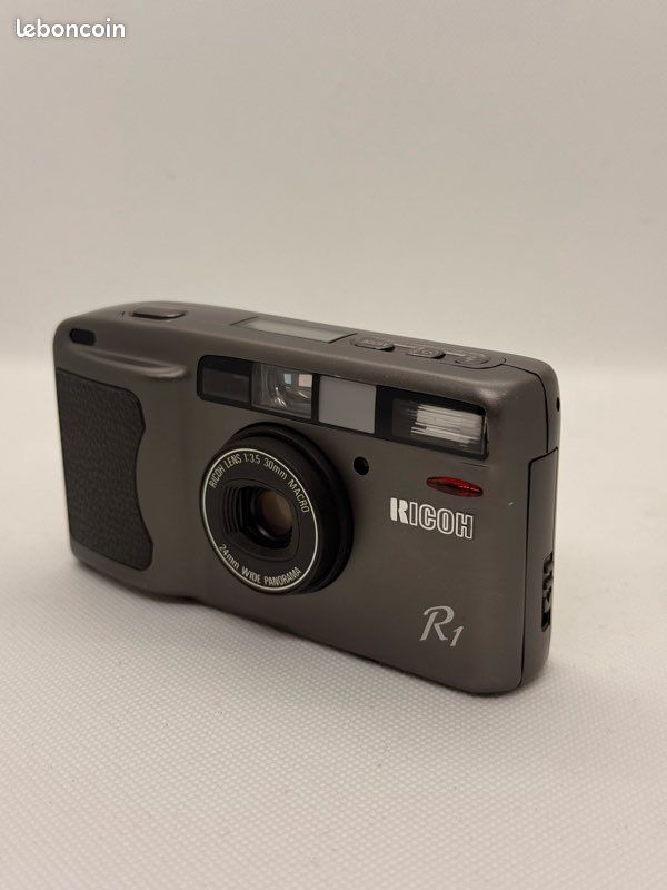 Appareil Photo Numérique Ricoh CX3 - Compact 10 Mpix, Zoom 10.7x - Fonctionnel, Petits Défauts