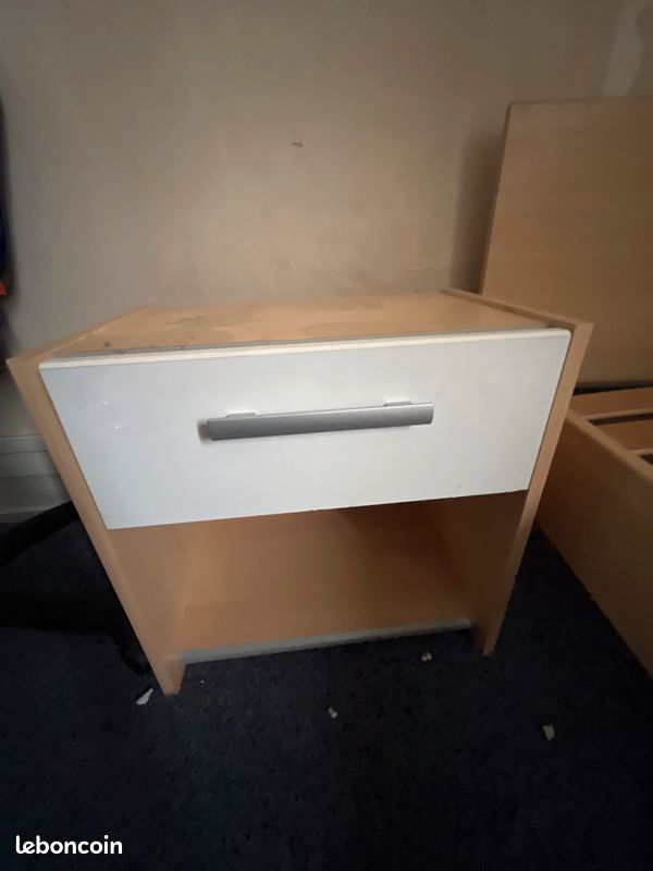 Lit avec sommier avec une table de nuit (image 4)