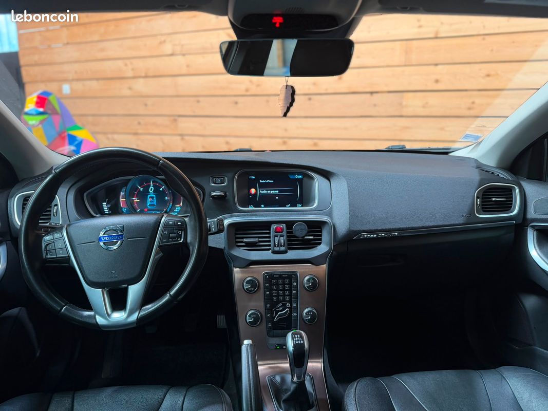VOLVO V40 D3 CROSS COUNTRY 150ch Summum (image 7)