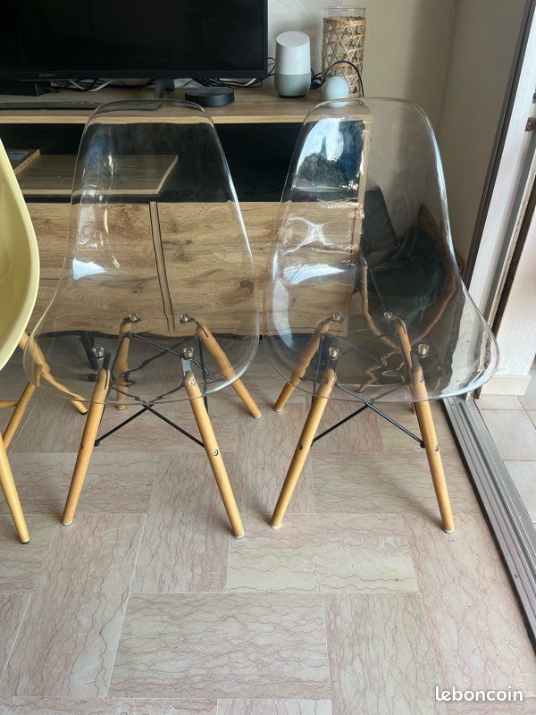 Chaises scandinaves transparentes (image 1)