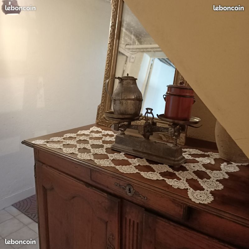 Buffet bas vintage en merisier année 1920 (image 4)