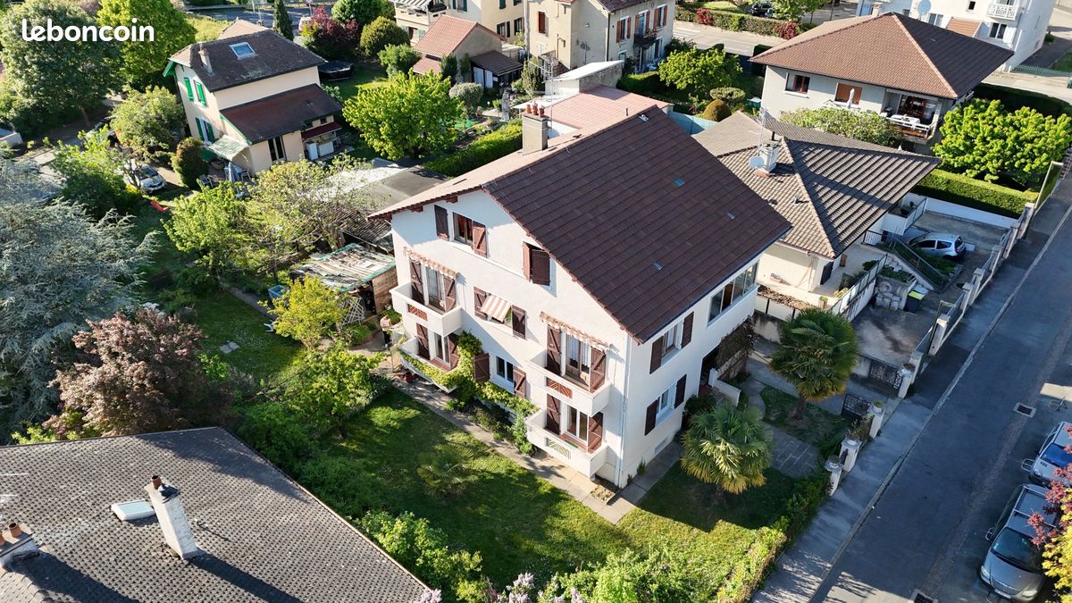 Immeuble 8 pièces 244 m² · à Ville-la-Grand · 244 m² · 817 000 €