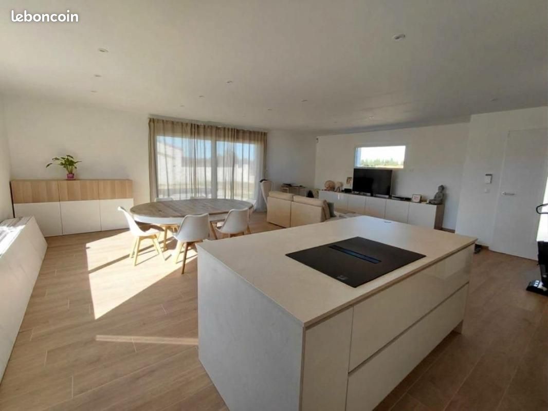 Maison 4 pièces 103 m² · à Saint-Martin-de-Crau · 103 m² · 448 000 €