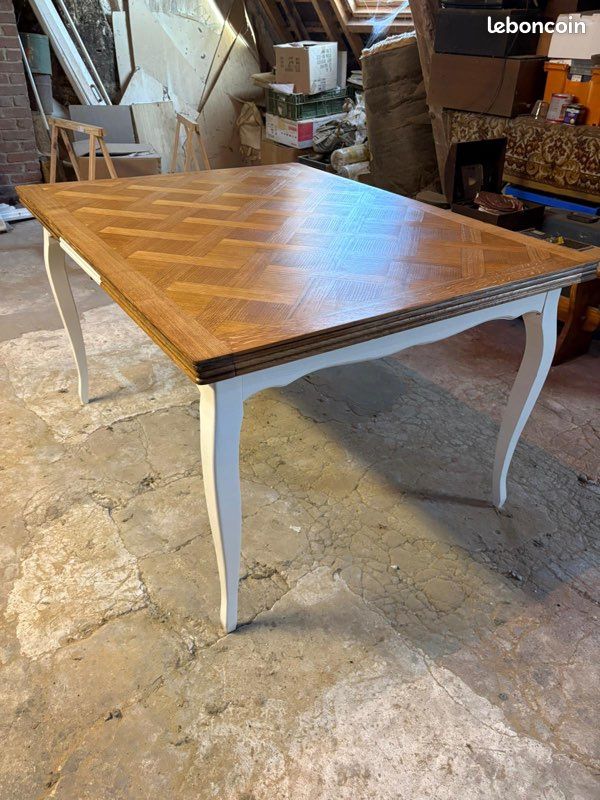 Table ancienne rénovée (image 1)