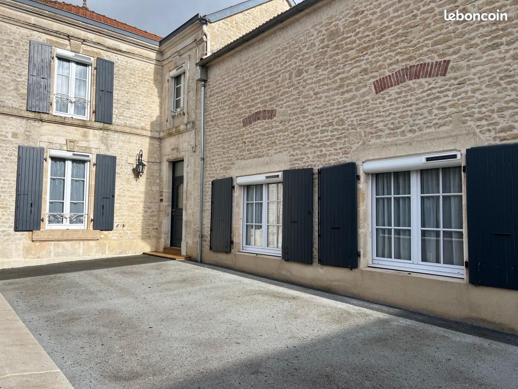 Maison 8 pièces 185 m² · à Nalliers · 185 m² · 259 000 €