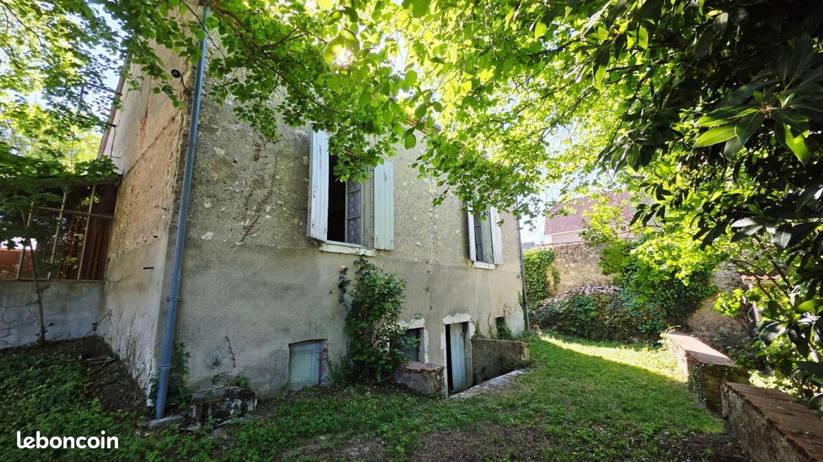 Maison 8 pièces 95 m² · à Mehun-sur-Yèvre · 95 m² · 69 990 €