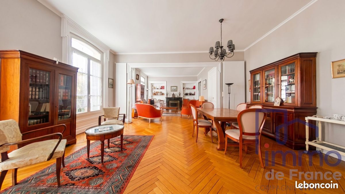 Appartement 7 pièces 208 m² · à Saint-Étienne · 208 m² · 230 000 €