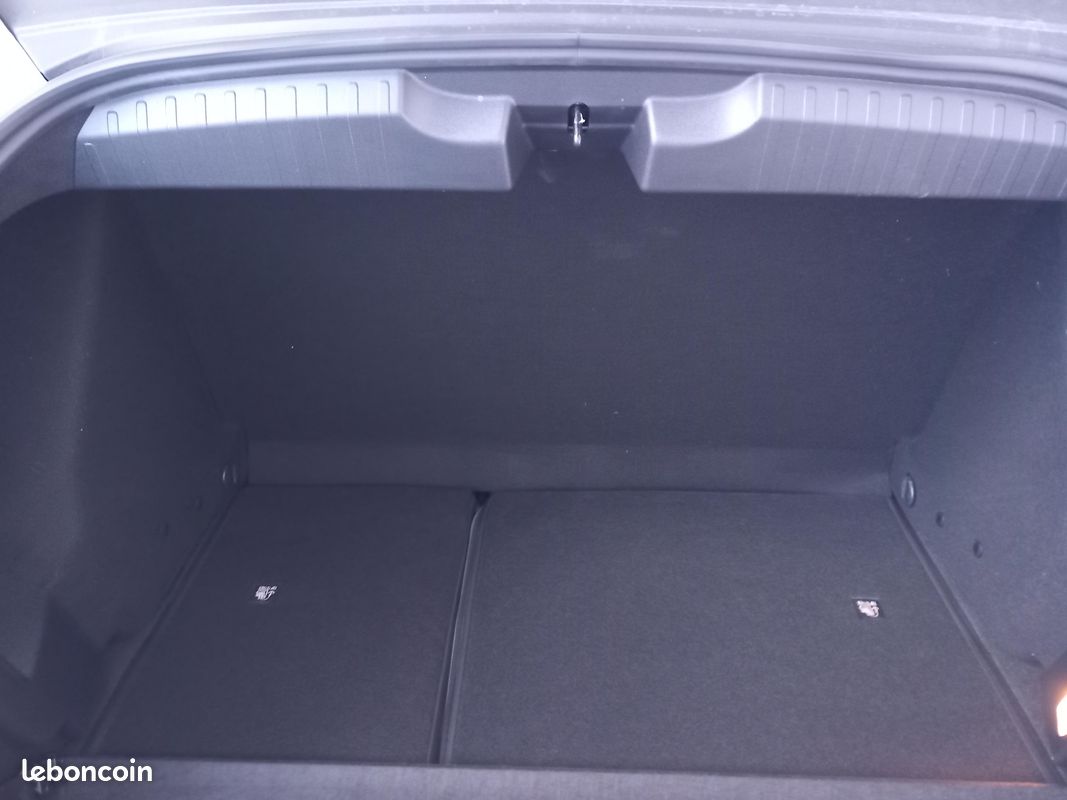 FIAT Grande Panda T-Gen 3 1.2 Hybrid Turbo 110 ch eDCT6 La Prima (image 17)