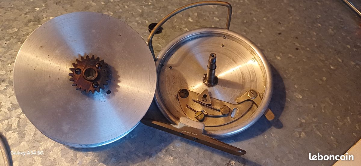 Deux petits moulinets de pêche Nottingham vintage en bois et en laiton - Canada