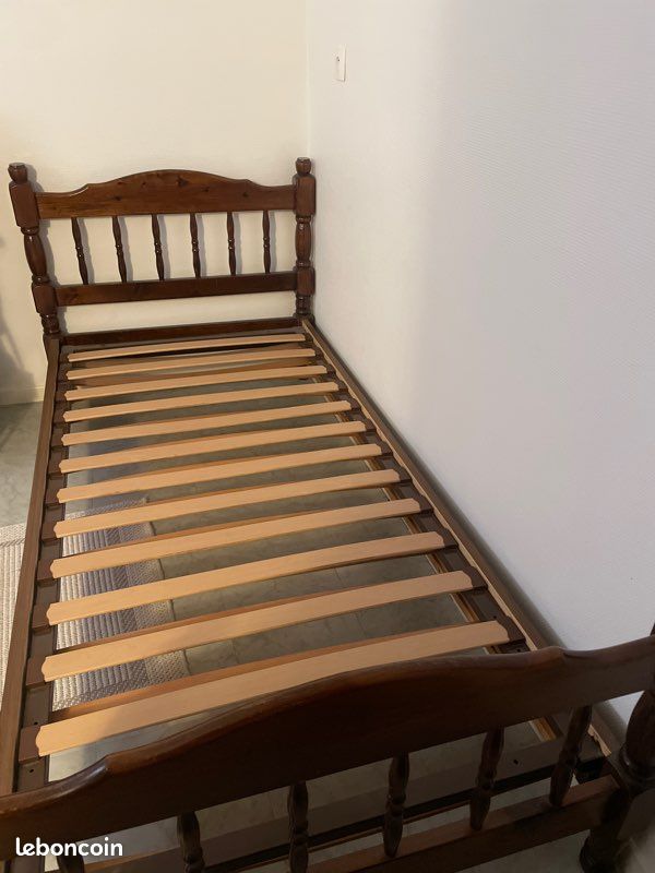 Lit une personne en bois (image 1)
