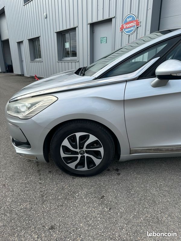 Citroën DS5 1.6 e-HDi 120ch Chic / distribution neuf / 2eme main / Caméra de recul (image 8)