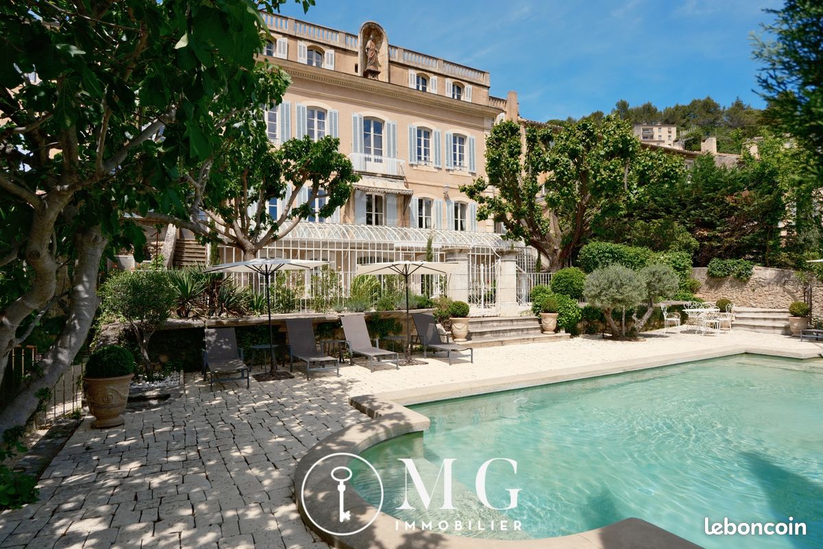 Maison 16 pièces 480 m² · à Apt · 480 m² · 1 690 000 €
