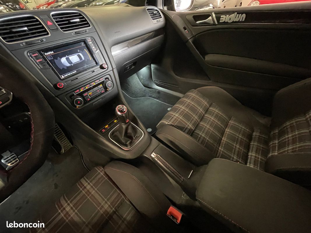VOLKSWAGEN GOLF VI GTi 2.0 TSi 210 (image 21)