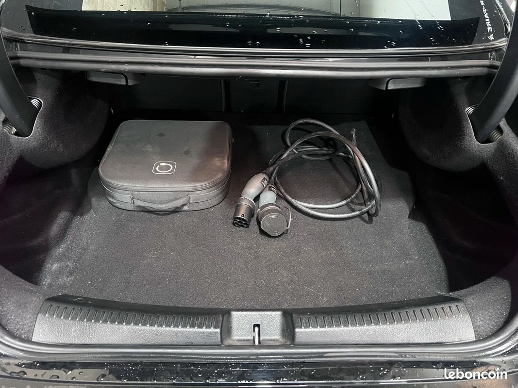 Mercedes-Benz CLASSE CLA 250e AMG Line - Suivi chez Mercedes - Full Options - Camera 360° - Carplay - Toit Ouvrant - Sieges avant Chauffants - Affichage tête haute (image 12)