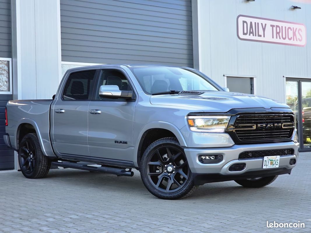 Dodge RAM 1500 Laramie Night Edition 5.7 HEMI 401 ch 4x4 – Harman Kardon – Écran 12” – 22” (image 3)