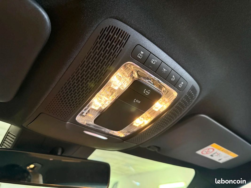 Mercedes-Benz CLASSE A Classe A 180 d 7G-DCT / APPLE CARPLAY / RÉGULATEUR / CAMÉRA / FAIBLE KM (image 36)
