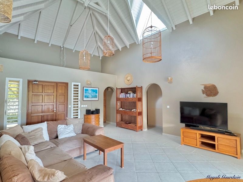 Maison 5 pièces 102 m² · à Saint-François · 102 m² · 550 000 €