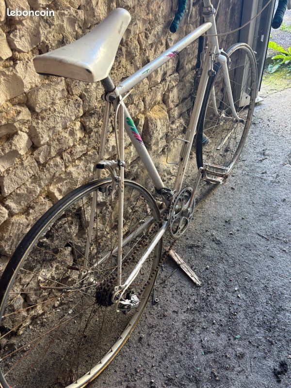 Vélo de route Peugeot vintage / rétro à restaurer (image 4)