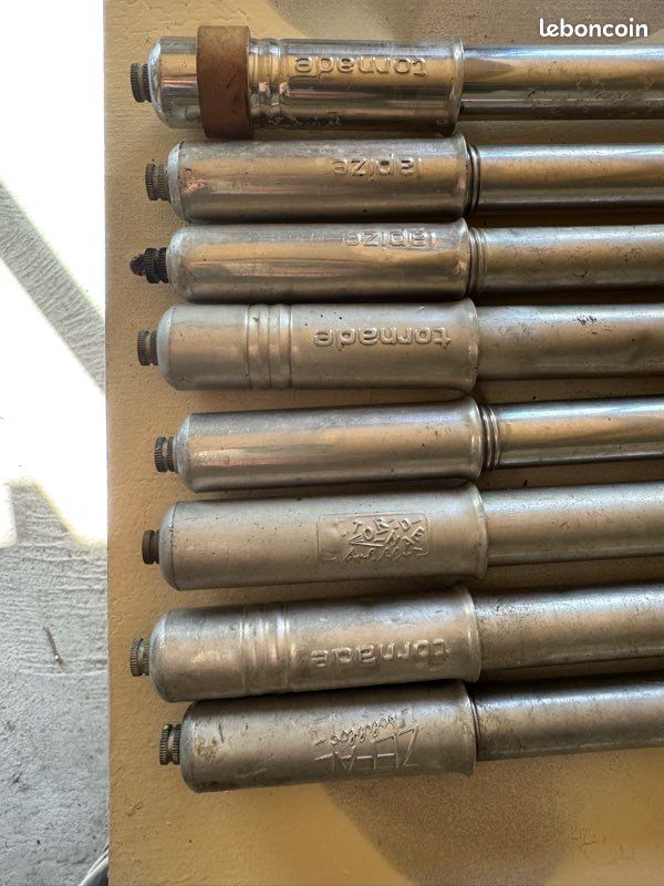 Lot De 4 Pompes à Vélo Anciennes En Aluminium – Ventose Tornade Solibloc, Vintage