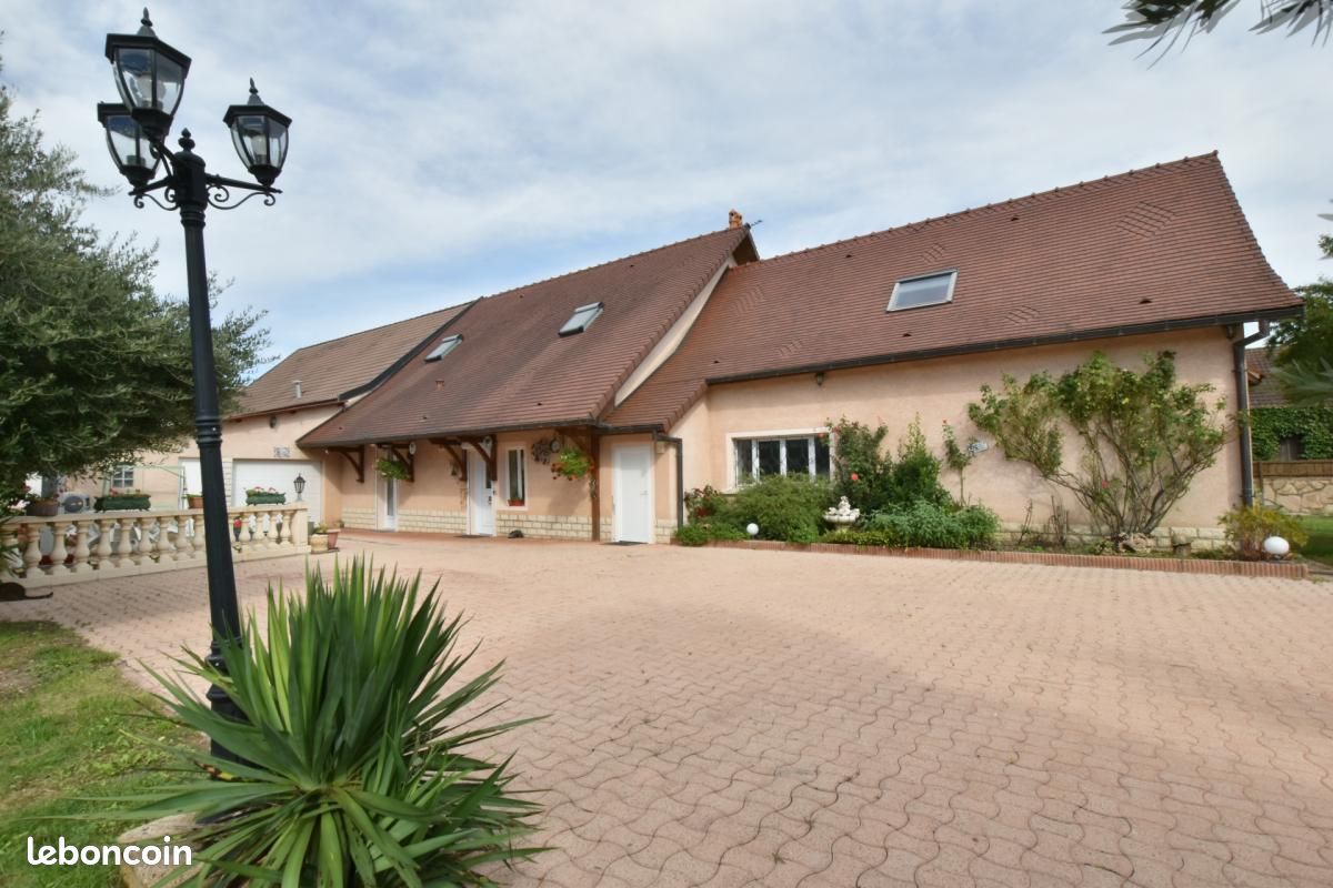 Maison 8 pièces 254 m² · à Flagey-Echézeaux · 254 m² · 530 000 €
