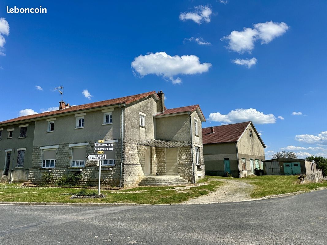 Maison 8 pièces 211 m² · à Les Charmontois · 211 m² · 127 000 €