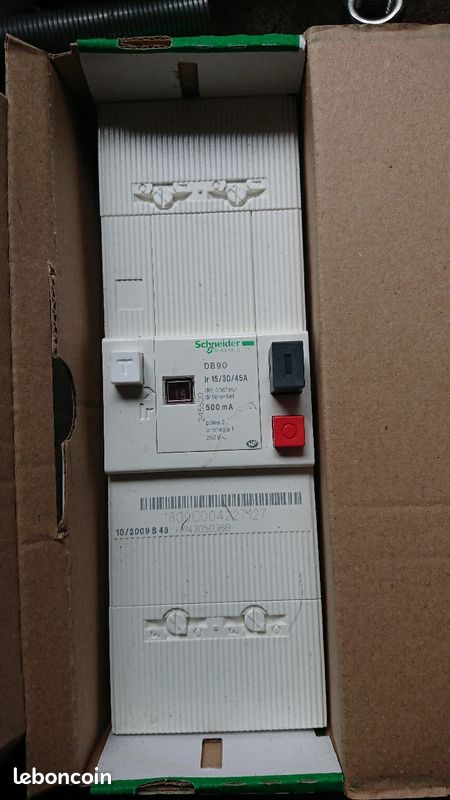 Disjoncter schneider 15/45 500 ma (image 1)