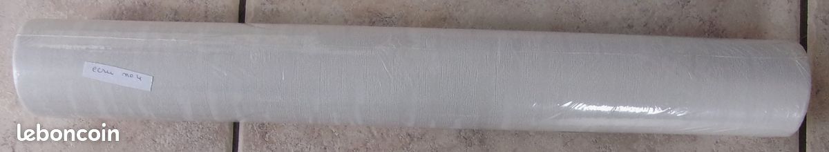 Un rouleau de papier peint couleur écru bain n°4 (image 2)