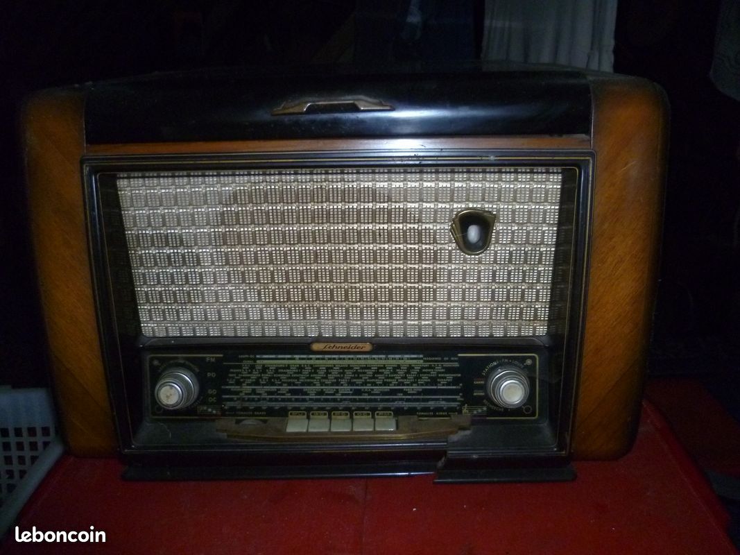 Poste radio Pick Up à lampes (image 1)