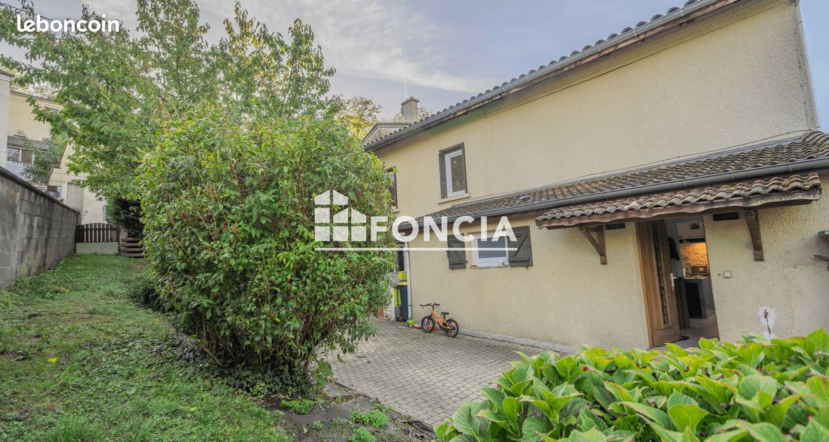 Maison 4 pièces 97 m² · au Chambon-Feugerolles · 97 m² · 148 000 €
