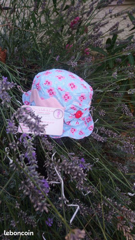 Chapeaux fille Modèle bleu fleuri Tour de tête 41 cms (image 1)