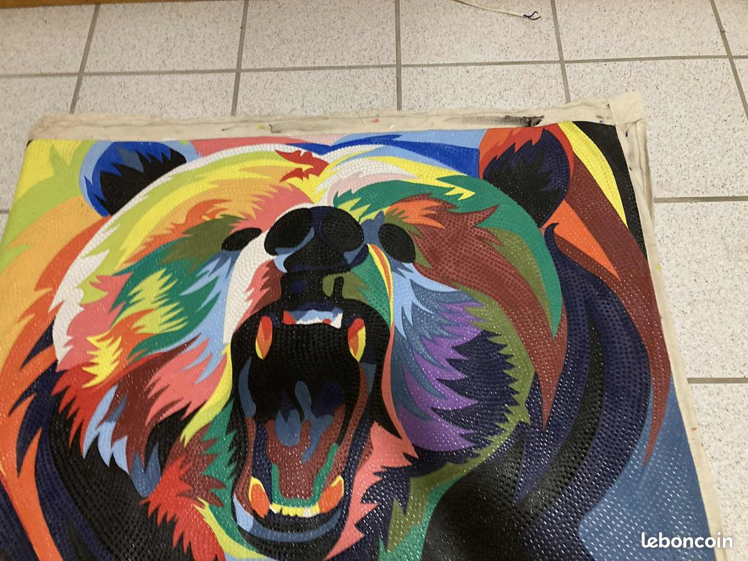 Grande toile “Ours multicolore” – peinture artisanale à la goutte (Bali) (image 3)