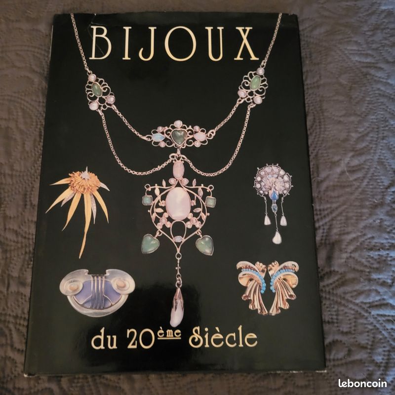 Livre Bijoux du 20ème siècle par Caroline Fullee (image 1)