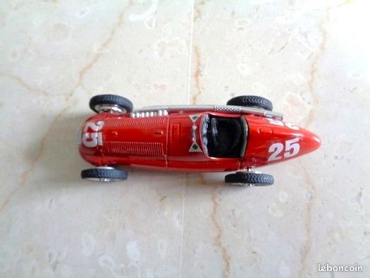 Voiture miniature de collection Alfa Roméo F1 au 1/43e (image 4)