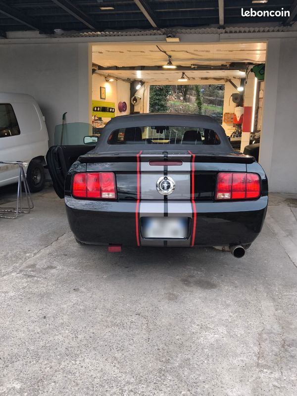 Ford mustang (image 2)