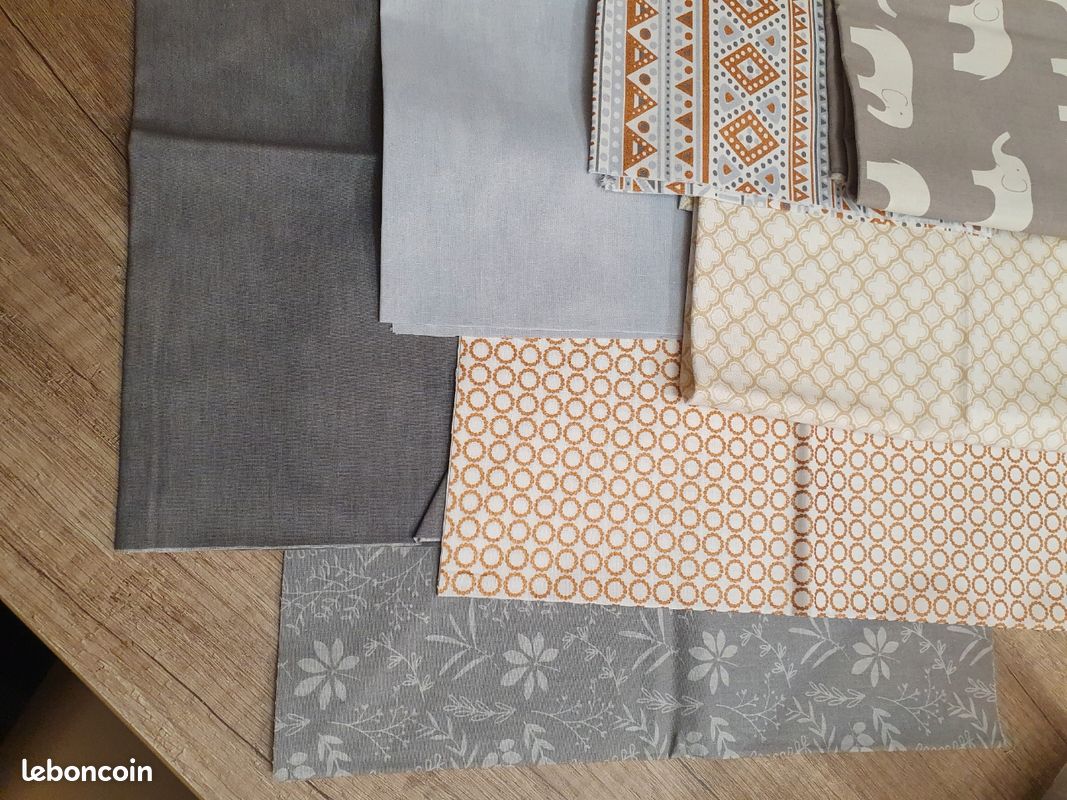 Lot De 4 Coupons De Tissus Pour Patchwork - Tissus D'occasion, Parfaits Pour La Créativité Et La Couture
