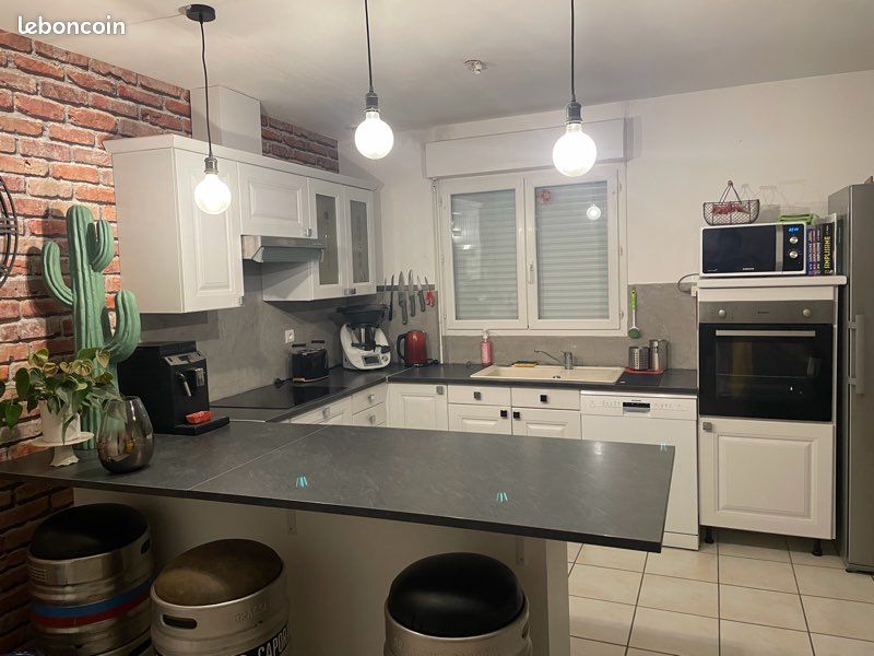 Maison 4 pièces 90 m² · à Vinezac · 90 m² · 1 100 €/mois