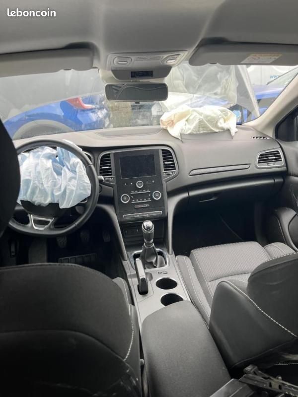 Renault Mégane IV Berline TCe 140 FAP Zen ACCIDENTEE (image 8)