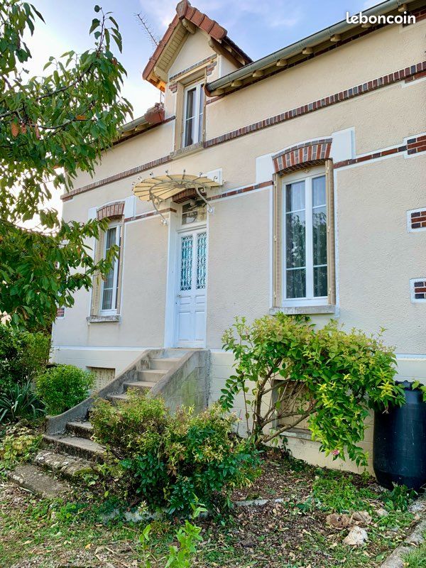 Maison 5 pièces 107 m² · à Laroche-Saint-Cydroine · 107 m² · 165 000 €