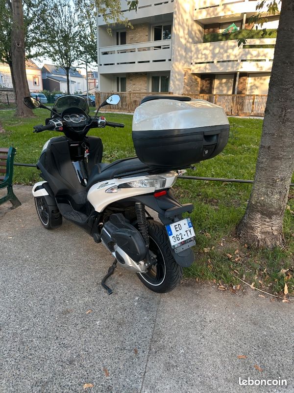 Piaggio MP3 Yourban 300 (image 2)