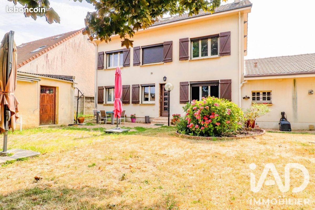 Maison 8 pièces 176 m² · à Magny-les-Hameaux · 176 m² · 549 000 €