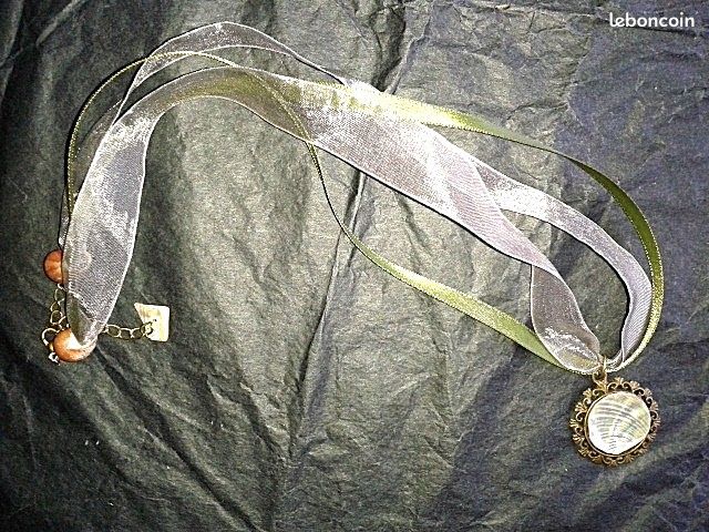 Collier Pendentif Bronze Cabochon Féerique - Longueur 46-50 Cm, Bleu/vert, Neuf Sans Emballage