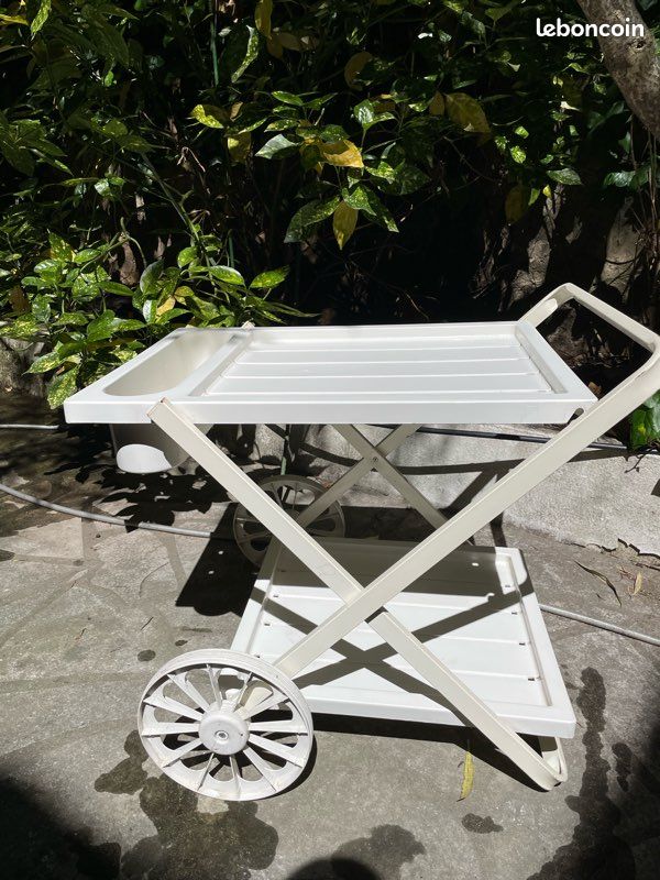 Table roulante de jardin (image 1)